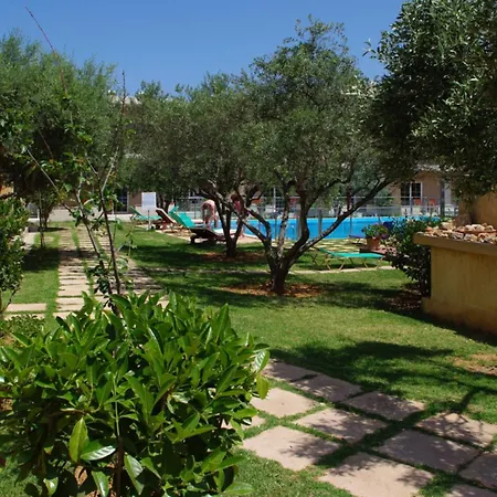 Elea Aparthotel 2*